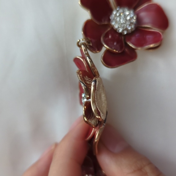Red flower Necklace - Picture 3 of 3